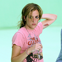 ronson-samantha-202129-w200.jpg