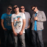 dew-town-dogz-121517-w200.jpg
