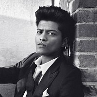 bruno-mars-643557-w200.jpg