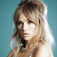 suki-waterhouse-637909-w200.jpg