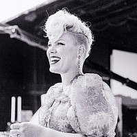 pink-647119-w200.jpg